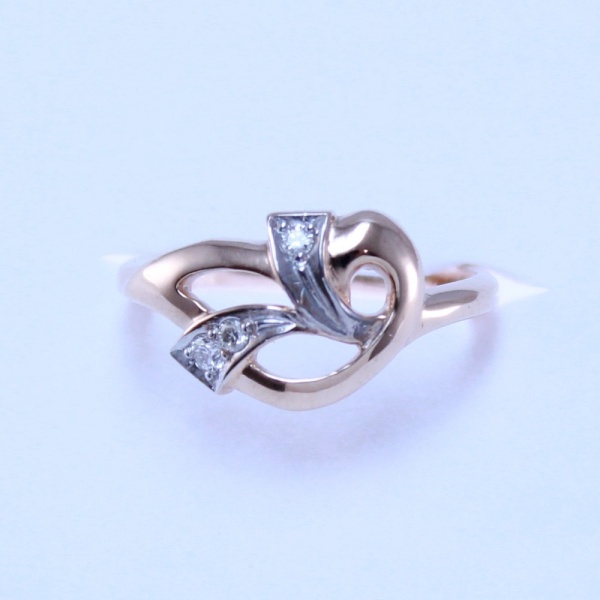 Кольцо из красного золота с бриллиантами